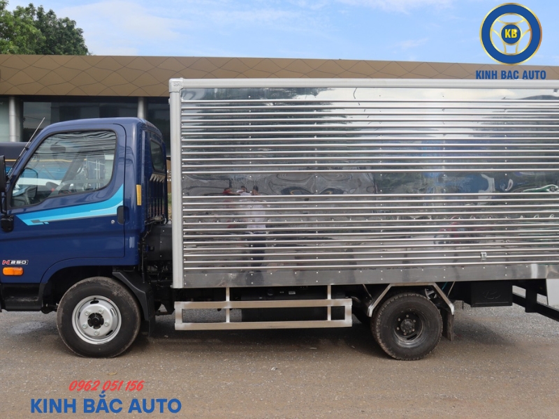 Hyundai N250 2.5 tấn thùng kín dài 3m6