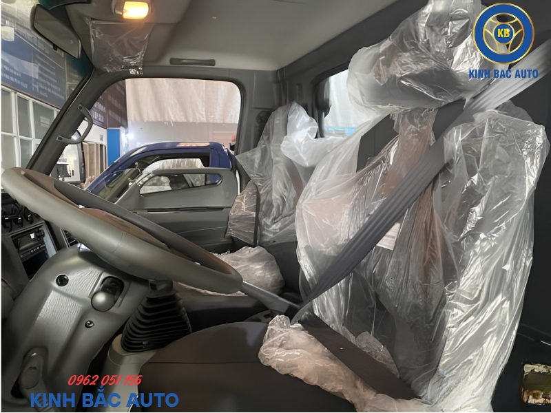 Hyundai W750 3.5 tấn thùng kín dài 4m5