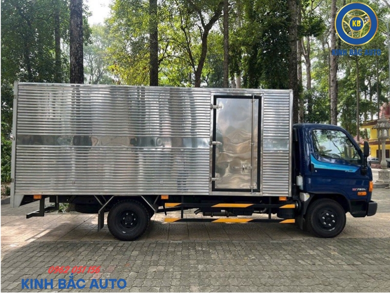Hyundai W750 3.5 tấn thùng kín dài 4m5