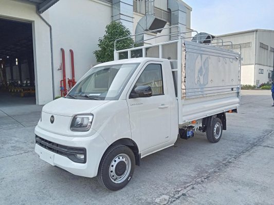 Thùng xe tải Foton Wonder màu xanh nhìn từ phía sau